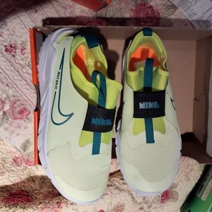 Nike Flex Runner 2 big kid size 6.5 sneakers training shoes neon green